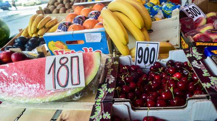 Poreska uprava: Pijačni prodavci izuzeti od obavezne fiskalizacije do kraja 2026. godine