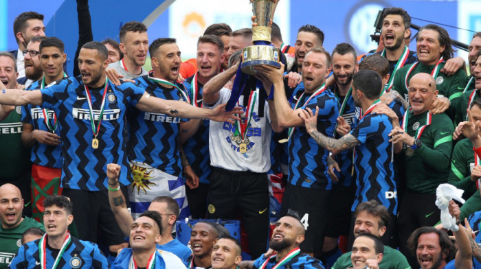 Slavlje na "Đuzepe Meaci": Na hiljade navijača Intera pozdravilo šampione Italije