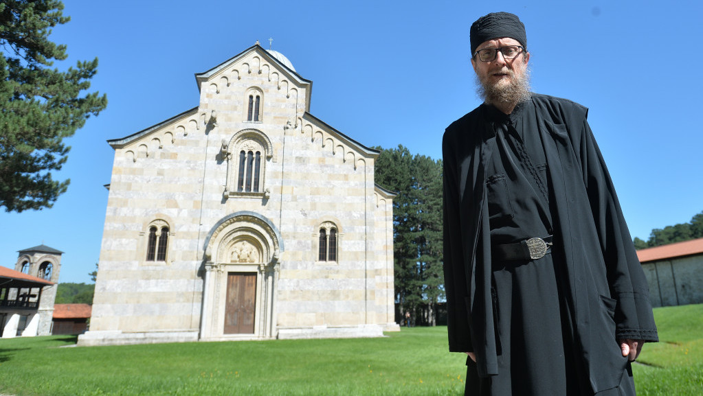 Iguman Sava Janjić: Srbi na Kosovu strahuju da Priština neće zaštititi svetinje