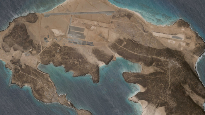 Misteriozni objekti nikli na vulkanskom ostrvu: Čija je vazduhoplovna baza kod Jemena