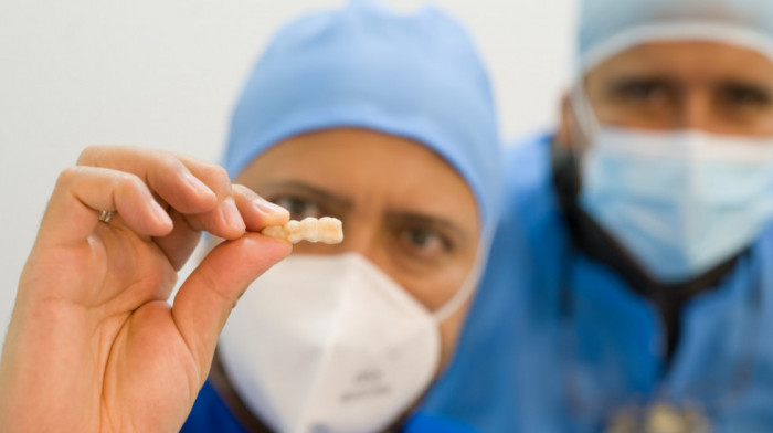 Ljudi koji nose proteze u većem riziku od razvijanja komplikacija usled kovida 19