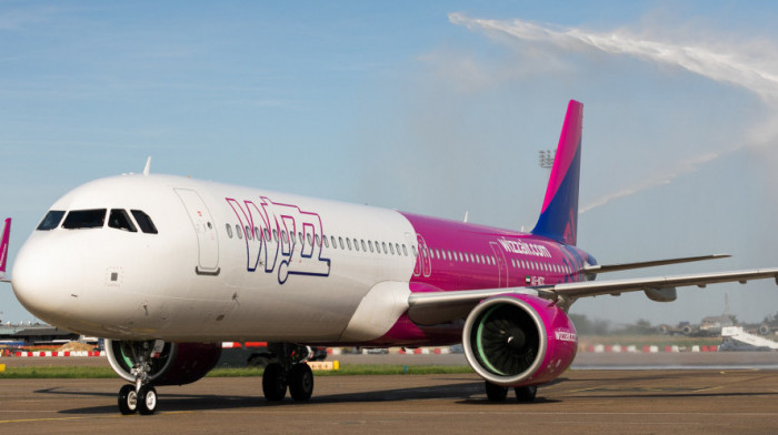 Incident na aerodromu u Bukurušetu: Na avionu Wizz Air-a nakon sletanja pojavio se plamen
