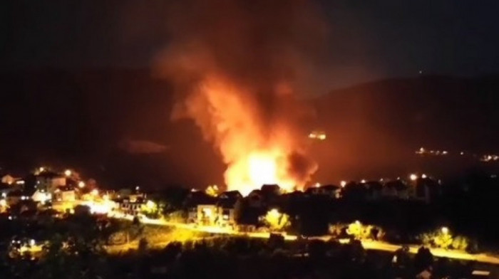 Požar u studentskom domu u Užicu lokalizovan, nema povređenih (VIDEO)