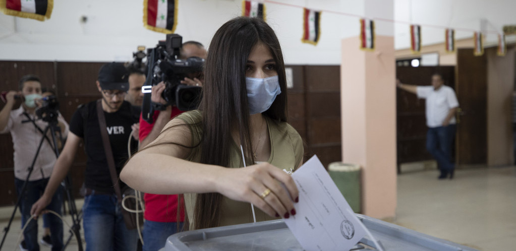 Otvorena birališta u Siriji: Asad se bori za četvrti mandat, stotine studenata u redu za glasanje