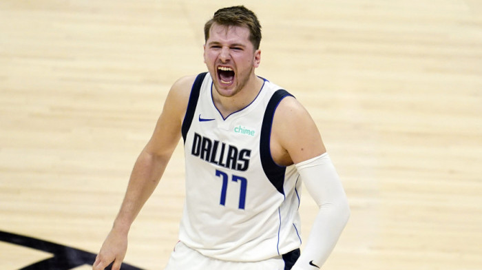 Dalas i Bruklin duplirali prednost: Luka Dončić odličan protiv Klipersa