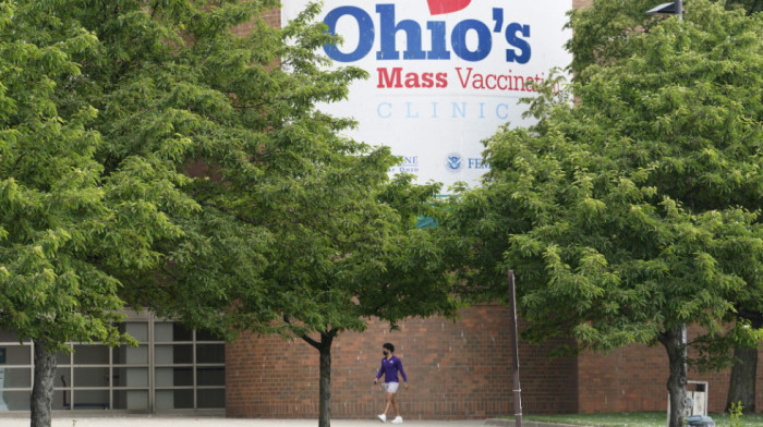 Izvučeni prvi dobitnici lutrije za vakcinisane u Ohaju, nagrade milion dolara i plaćena školarina