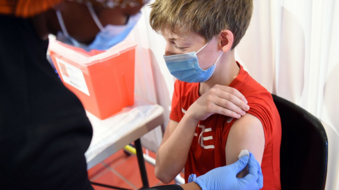 Francuska koristi specijalne igle za vakcinaciju dece od 12 godina
