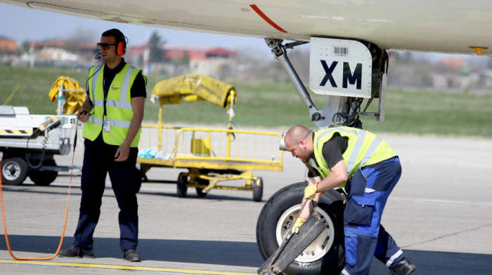 Avion sa 80 turista iz Belgije vanredno sleteo na beogradski aerodrom