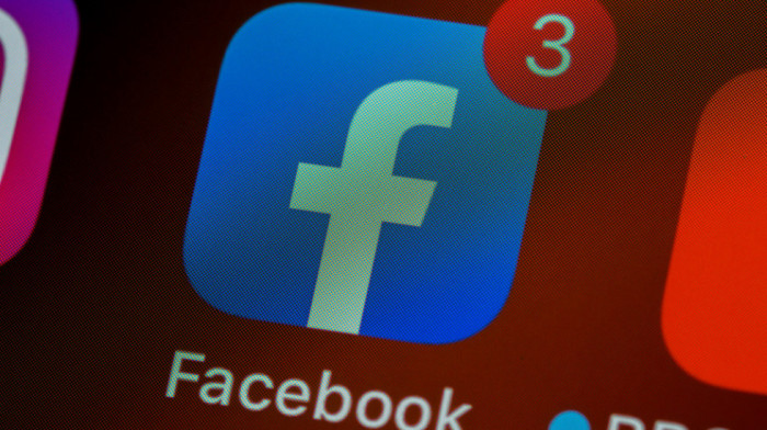 Fejsbuk neće uklanjati objave o nastanku koronavirusa u labaratoriji