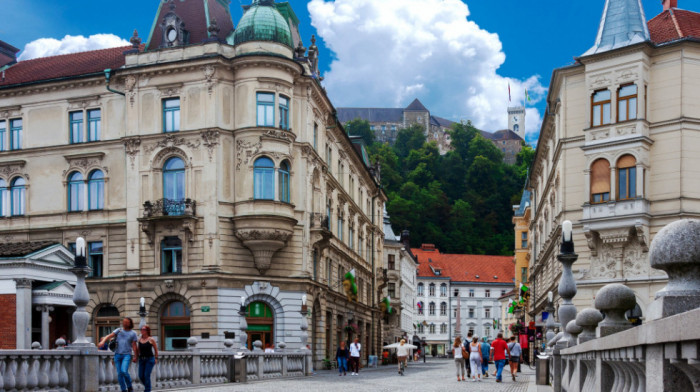 Obavezno nedeljno samotestiranje srednjoškolaca u Sloveniji