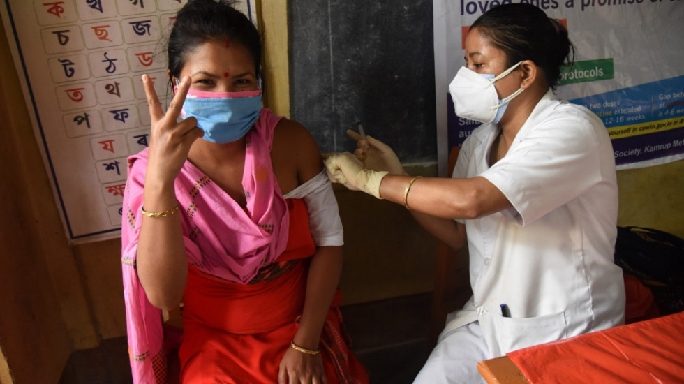 "Koktel vakcina":  Najmanje 20 ljudi u Indiji primilo različite doze protiv koronavirusa