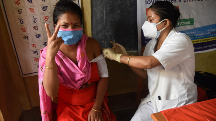 "Koktel vakcina":  Najmanje 20 ljudi u Indiji primilo različite doze protiv koronavirusa