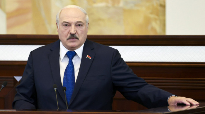 "Prebijaju ih i lome im rebra": Lukašenko tvrdi da poljski vojnici pucaju iznad glava migranata