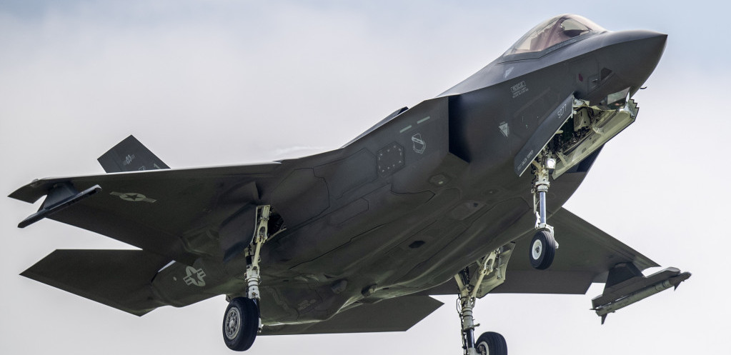 Srušio se britanski vojni avion F35, pilot se katapultirao