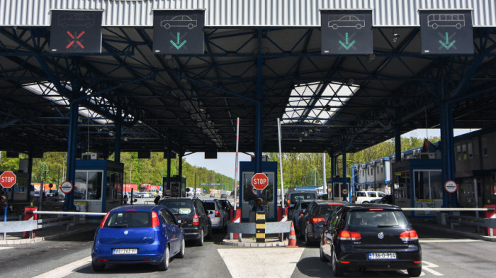 Gužve na graničnim prelazima:  Pri ulasku u zemlju se čeka oko 45 minuta, teretna vozila na Horgošu i do dva sata