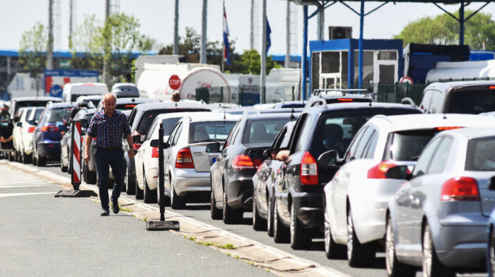 Gužve na graničnim prelazima: Najduže kolone na putničkih vozila na Gradini i Preševu