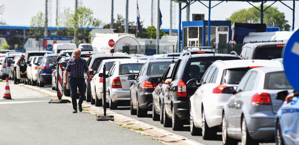 Gužve na graničnim prelazima: Najduže kolone na putničkih vozila na Gradini i Preševu