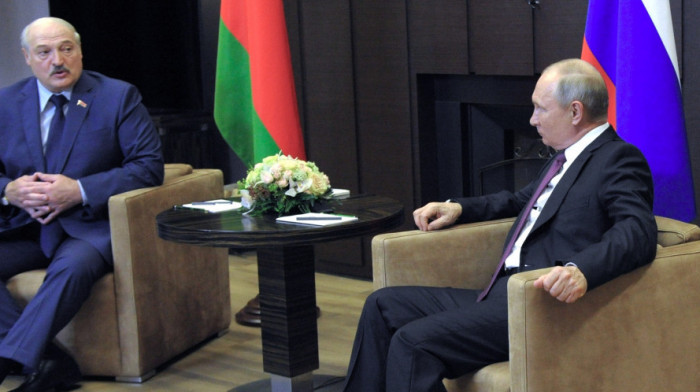 Lukašenko o razgovorima s Putinom, sankcijama EU i misterioznoj torbi: Vodićemo istragu protiv Protaševiča i Sapege u Belorusiji