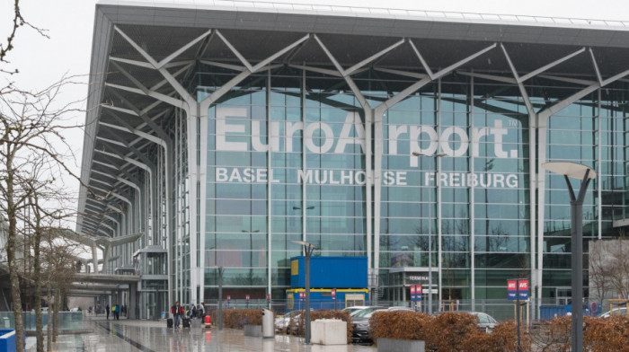 Tuča na letu iz Prištine u Bazel, obračun nastavljen i na aerodromu