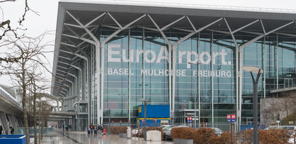 Tuča na letu iz Prištine u Bazel, obračun nastavljen i na aerodromu