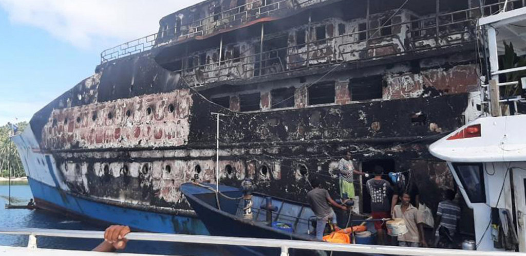 Spaseno više od 270 ljudi sa zapaljenog trajekta u Indoneziji