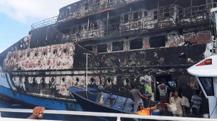 Spaseno više od 270 ljudi sa zapaljenog trajekta u Indoneziji