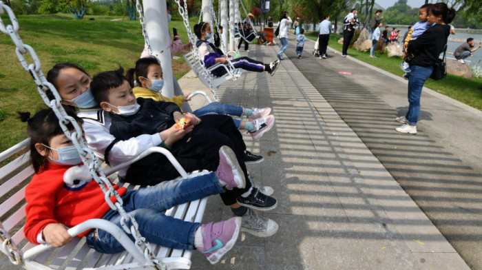 Usvojena regulativa: Od danas parovi u Kini mogu da imaju troje dece