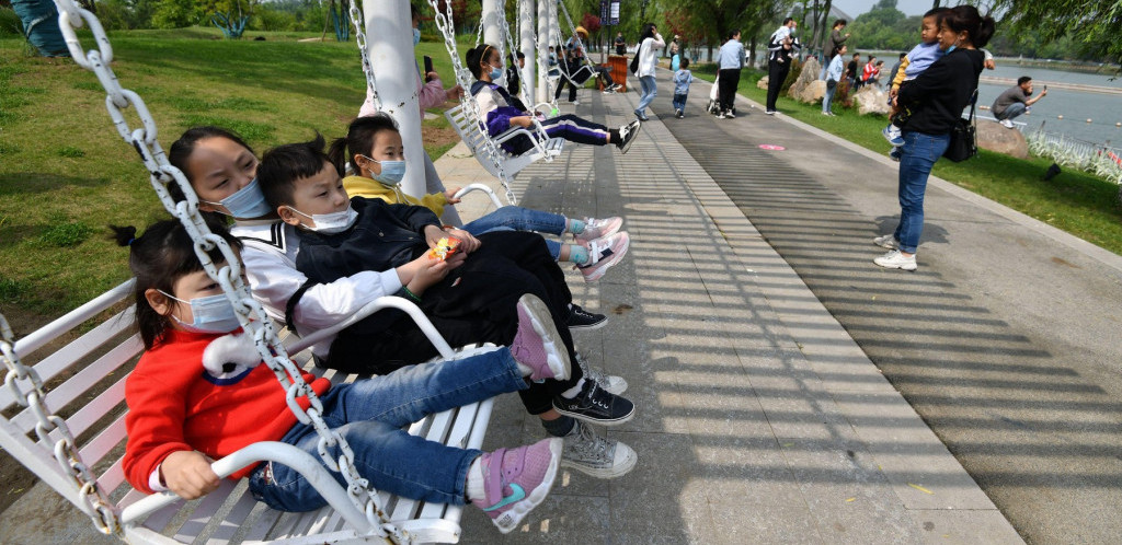 Usvojena regulativa: Od danas parovi u Kini mogu da imaju troje dece