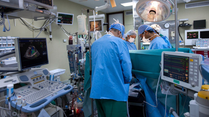 Beba iz Srbije hitno prebačena na lečenje u Italiju: Transplantacija jetre u Bergamu, donor otac