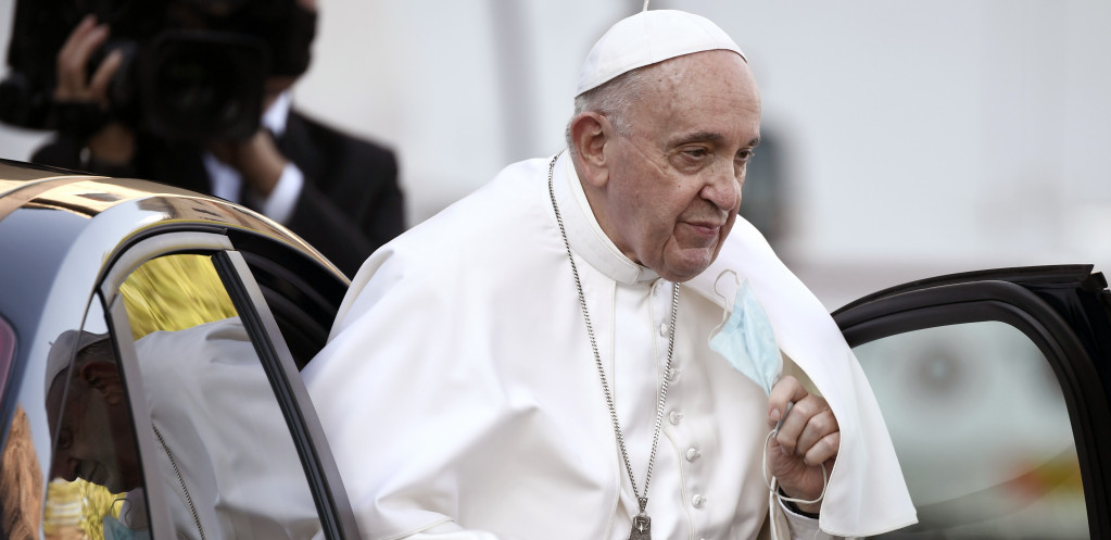 Papa putuje u DR Kongo i Južni Sudan uprkos problemima sa kolenima
