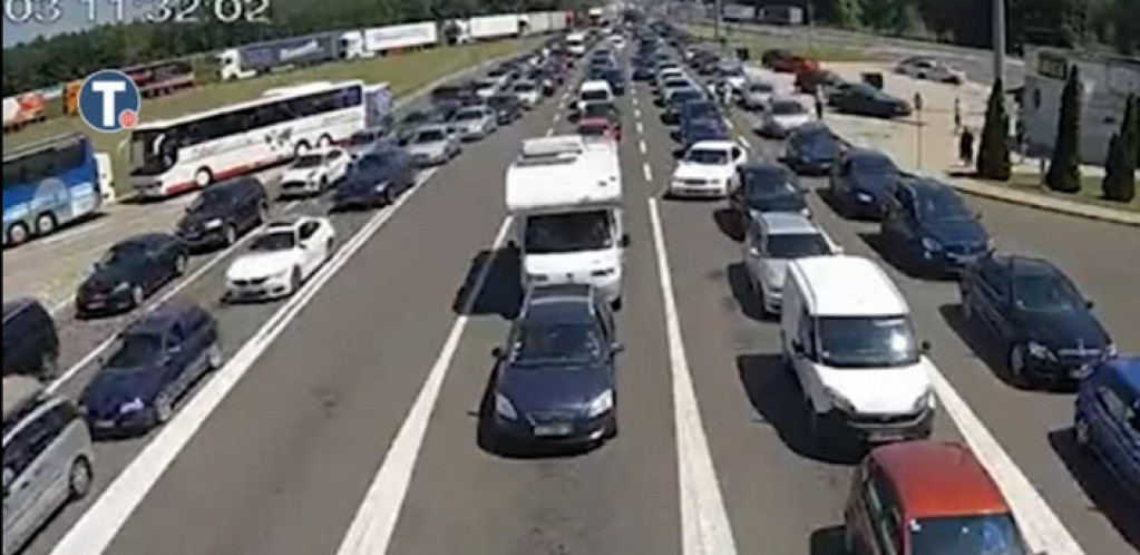 Gužve na ulasku u Srbiju, kolone vozila na granici s Mađarskom