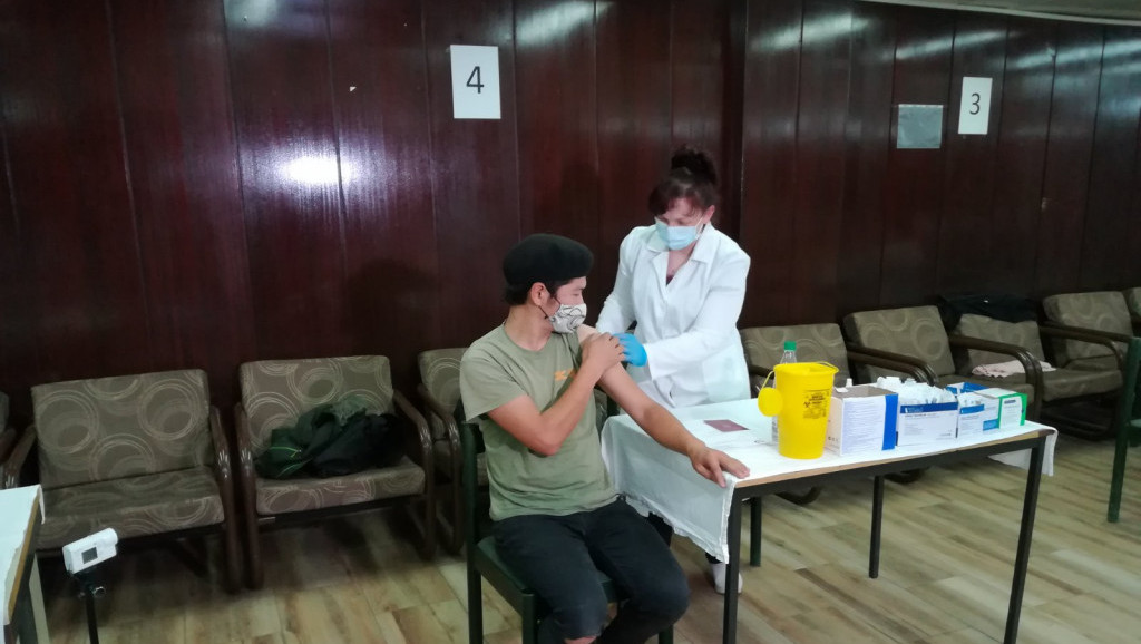 Japanac koji obilazi Evropu biciklom u Nišu primio i drugu dozu vakcine