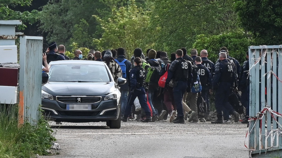 Francuska policija raselila migrante iz kampa u Kaleu