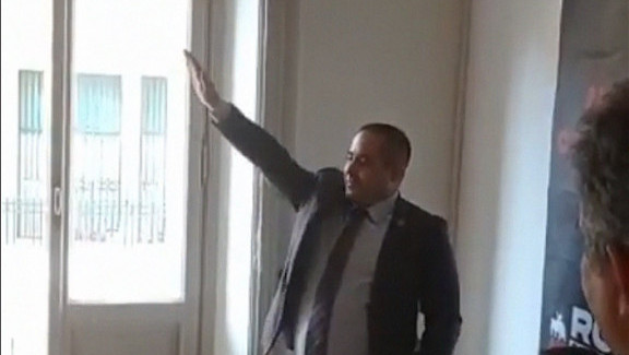Miša Vacić fašističkim gestom pozdravio učesnike skupa u Rimu; Popov: Sve što je radio prošlo je bez sankcija