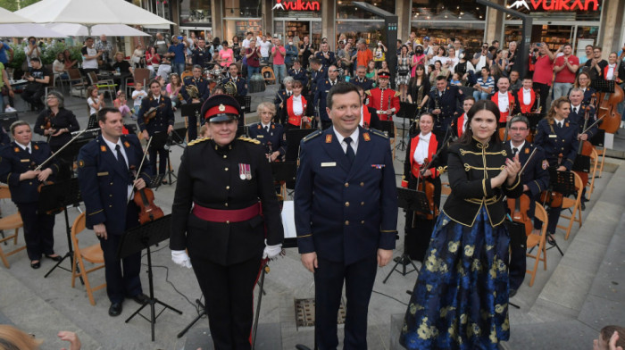 Spektakl u centru Beograda: Koncert srpskog i britanskog vojnog orkestra na otvorenom