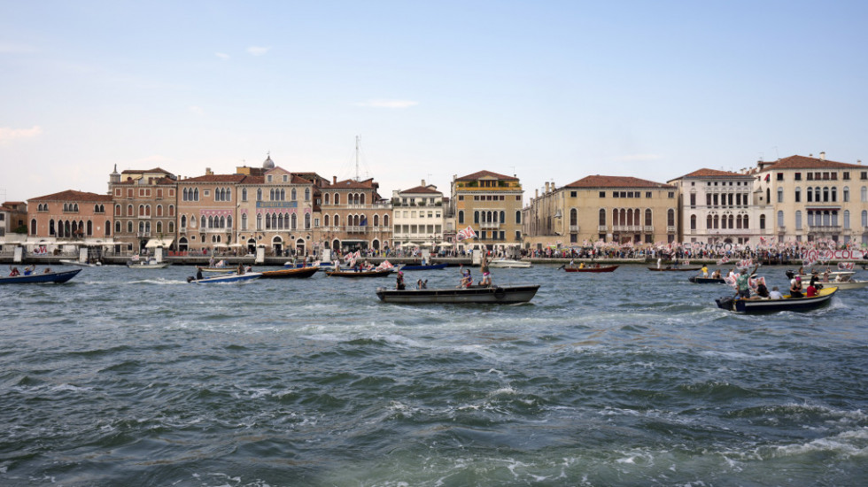 Italija zabranila kruzerima da plove Venecijom