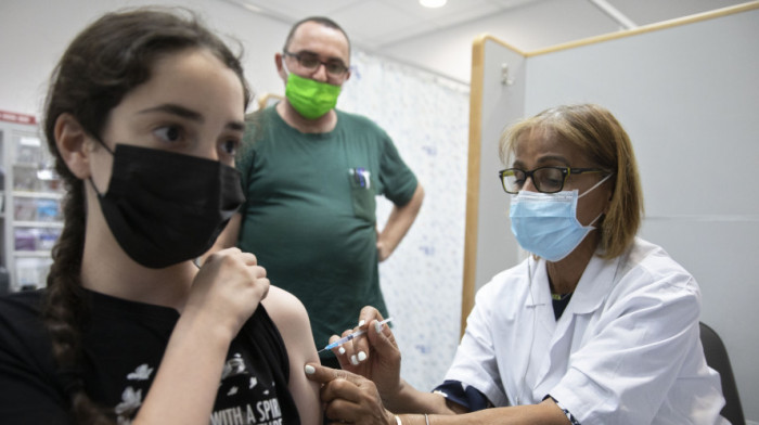 Treću dozu vakcine primilo tri miliona Izraelaca, za dva dana zaraženo 10.000 ljudi
