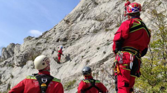 Spasioci Gorske službe u akciji spasavanja dva planinara na Tari