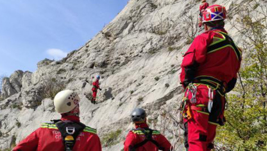 Spasioci Gorske službe u akciji spasavanja dva planinara na Tari