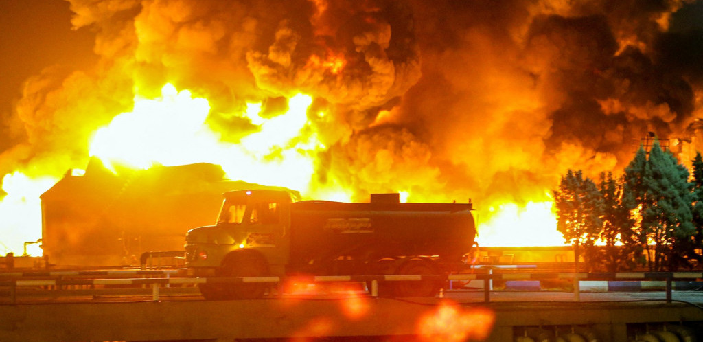 Požar u skladištu najveće rafinerije nafte u Indoneziji, evakuisano oko 80 ljudi