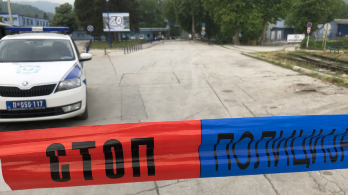 Uhapšen muškarac u Beočinu, zatvorio se u stan sa ženom i detetom i pretio da će aktivirati bombu