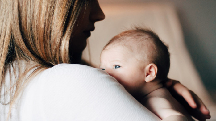 Mame su zakon: Oko 9.000 porodilja u protekle tri godine primalo manje od minimalca