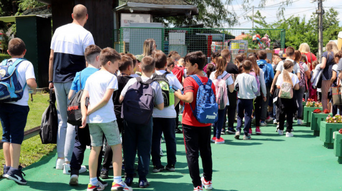 Ministarstvo prosvete: Školske ekskurzije od sutra samo u Srbiji