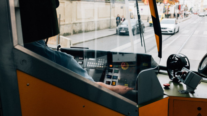 Autobus sa đacima iz Srbije "zakačio" zidove tunela u Crnoj Gori, dvoje povređenih