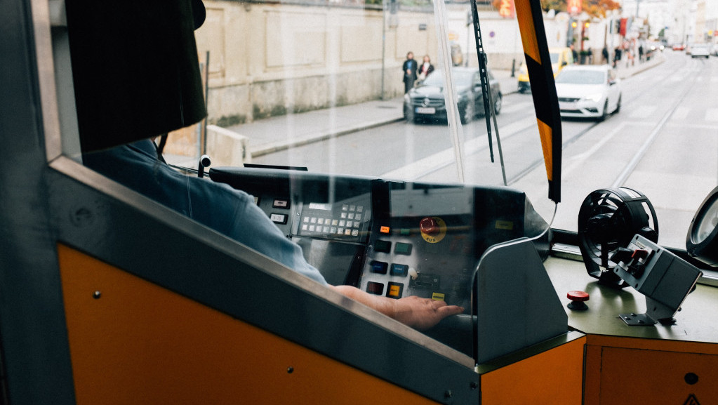 Autobus sa đacima iz Srbije "zakačio" zidove tunela u Crnoj Gori, dvoje povređenih