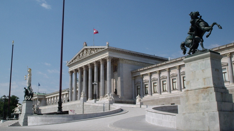 Sukob u austrijskom parlamentu, šef Lekarske komore napustio sednicu