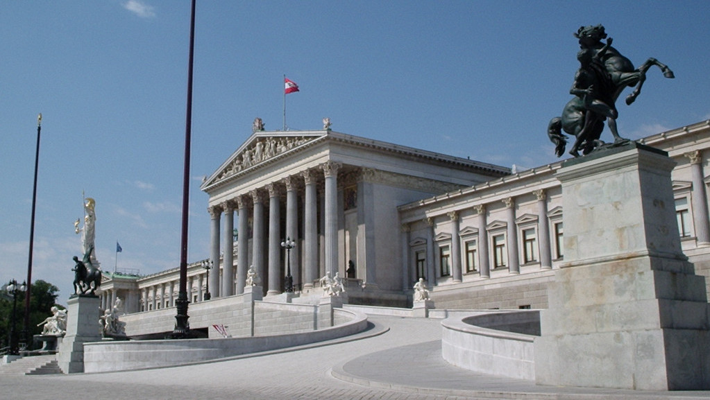 Austrijska opozicija zahteva vanrednu sednicu parlamenta: Kancelar treba da odgovara pred poslanicima i podnese ostavku