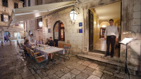 Ublažavanje mera u Grčkoj - restorani, bioskopi i pozorišta radiće punim kapacitetom