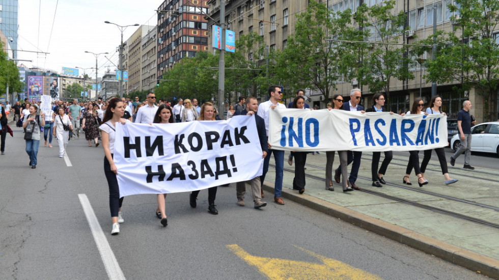Završen protest advokata zbog stava VKS o naplati troškova obrade kredita, okupljeni pokušali da blokiraju auto-put