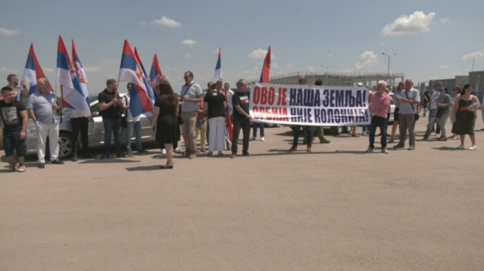 Protest ispred fabrike "Linglong" u Zrenjaninu, okupljeni najavili da će pisati kineskoj ambasadi